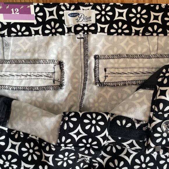 Old Navy The Diva Skinny Ankle Black White Flower Print Stretch Fit Pants 12R - Picture 7 of 15